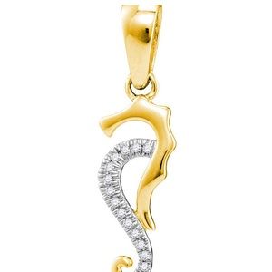 10k beautiful gold and diamond seahorse pendant!!